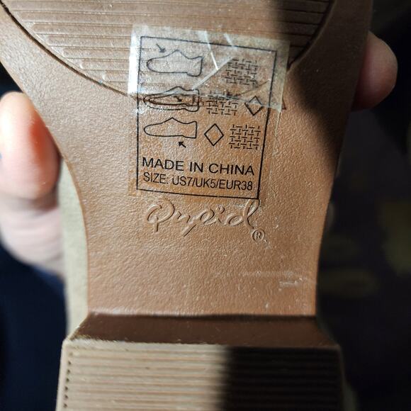 Qupid Womens GUC Sz 7 Slim Suede Like Knee High Boots in Tan with a Wedge - Picture 10 of 10